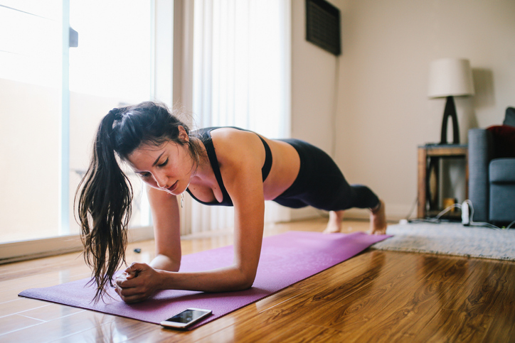 Qué ejercicios puedes hacer en casa para perder la barriga  - Plank frontal