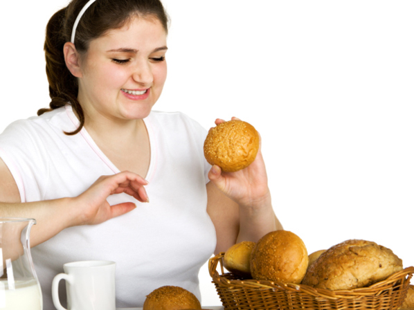 Los 15 hábitos que no te dejan adelgazar - 8. Comer el pan en el restaurante