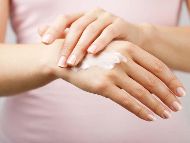 Sorprendentes usos del bicarbonato para la belleza y la salud - #10 Lavar y suavizar las manos