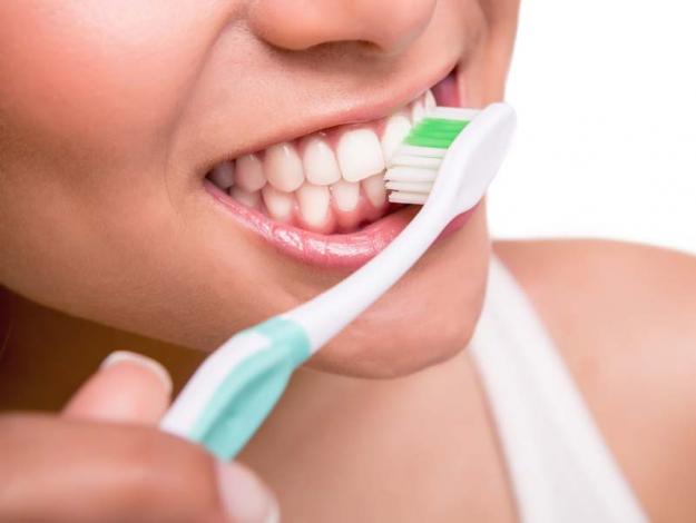 Sorprendentes usos del bicarbonato para la belleza y la salud - #2 Como pasta de dientes
