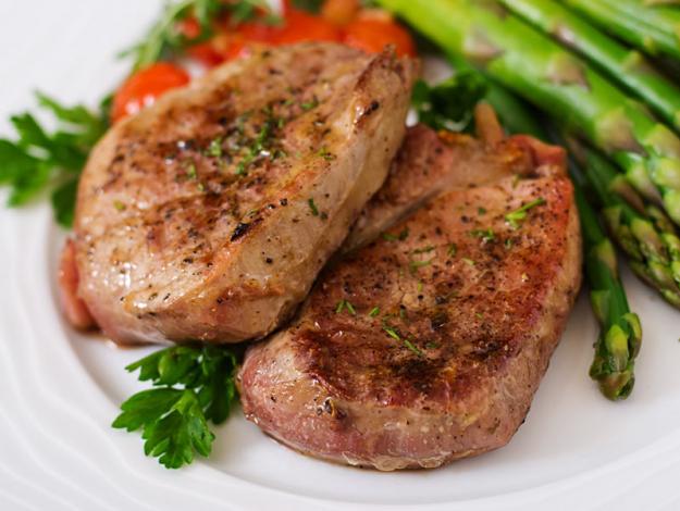 10 alimentos que ayudan a prevenir los calambres - 3. Carne 