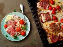 Bacalao al horno envuelto en jamón serrano