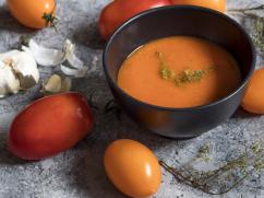 Sopa de tomate con tomillo