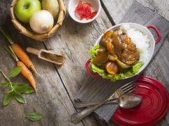 Pollo con arroz y manzana