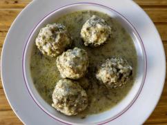 Albóndigas con crema de espárragos