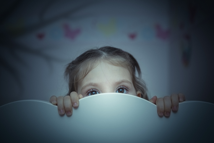 Las 12 señales de alerta del abuso infantil - 4. Está en estado de alerta permanente