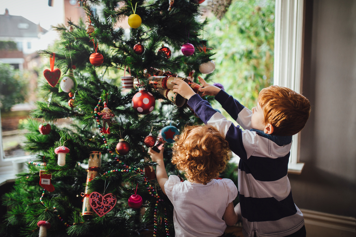 Pronombre Riego Haiku Cómo armar un árbol de Navidad seguro para los niños