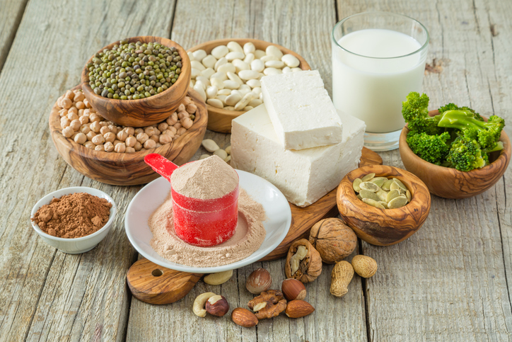 Ejercicios y proteínas para evitar la pérdida de masa muscular - Frutos secos y lácteos