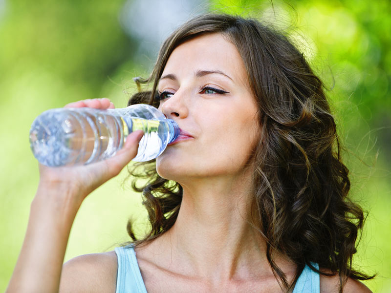 10 consejos para unas vacaciones saludables - Mantente hidratado