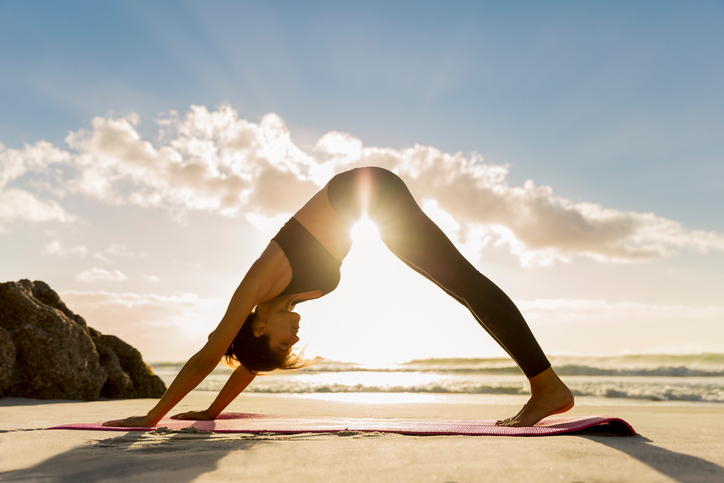 Ejercicios que te ayudan  a aliviar el estreñimiento - Ejercicios de yoga