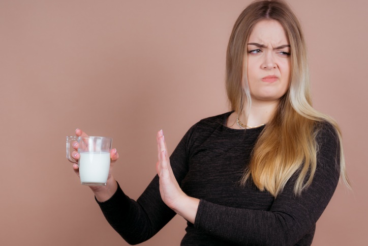 Cuáles son los beneficios y riesgos de beber leche - Problemas para digerirla
