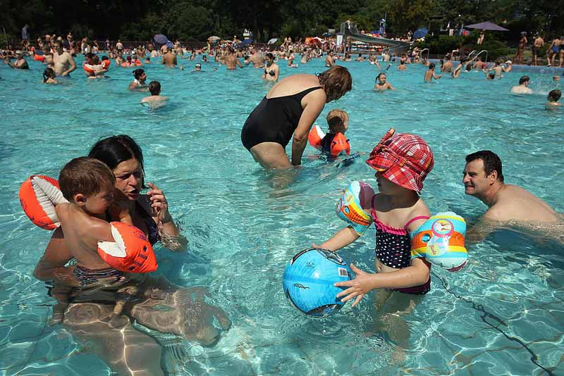 10 cosas que hay que saber al ir a una piscina pública - 1. Asegúrate que tenga una inspección
