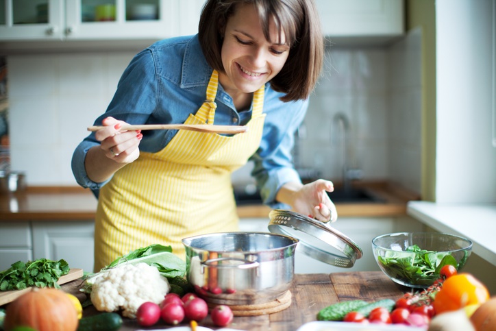 10 maneras de cocinar más saludable - 2. Prueba la comida antes de agregar sal