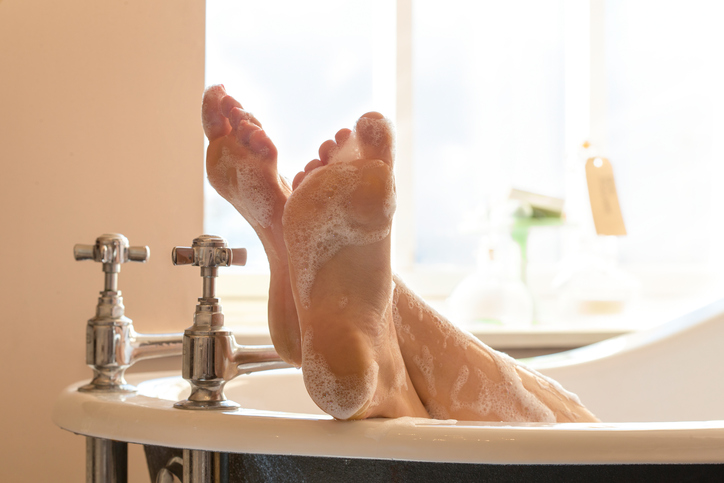 Remedios naturales para quitar el mal olor de los pies - Higiene