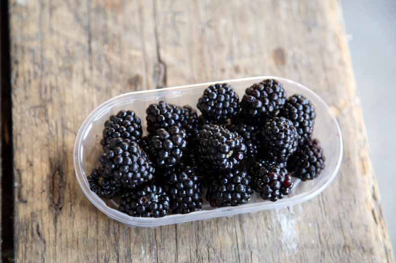 7 frutas rojas que evitan que aumentes de peso - 2. Zarzamora (blackberry): 1 taza = 145 mg