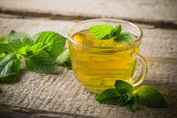 Menta, el remedio casero estrella para aliviar el dolor de estómago - ¿Cómo se prepara el té de esta mezcla?