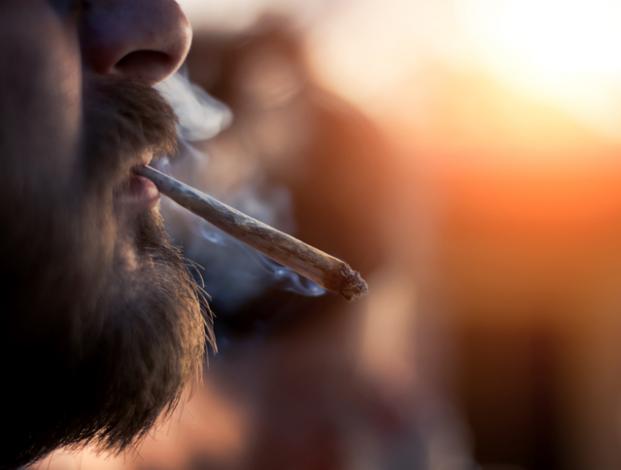 9 efectos negativos de la marihuana en tu salud - 2. Tiene un impacto negativo en tus pulmones
