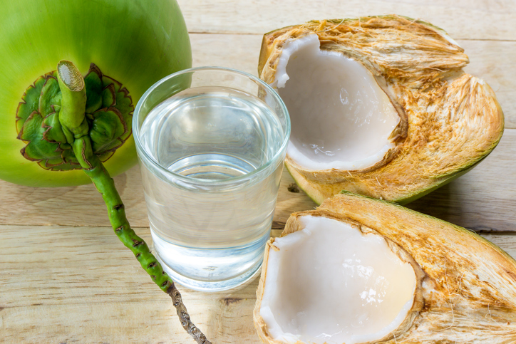 Remedios caseros para combatir la colitis ulcerosa  - Agua de coco