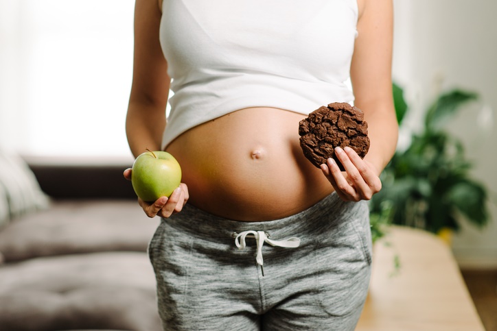¿Por qué las mujeres embarazadas tienen antojos? - Ceder a las privaciones