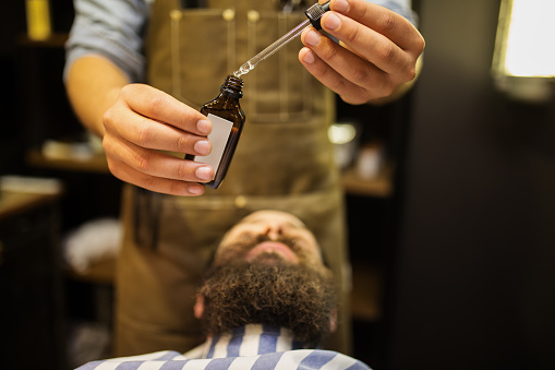 9 consejos para ayudar a que crezca la barba - Aceite de eucalipto