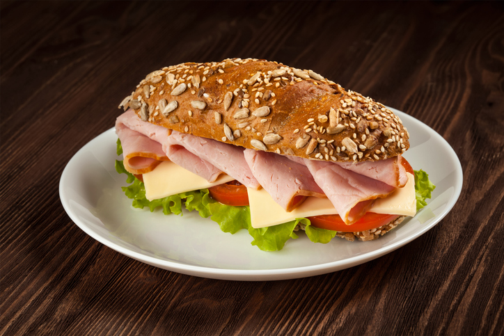 Qué alimentos pueden causarte hinchazón - Sándwiches
