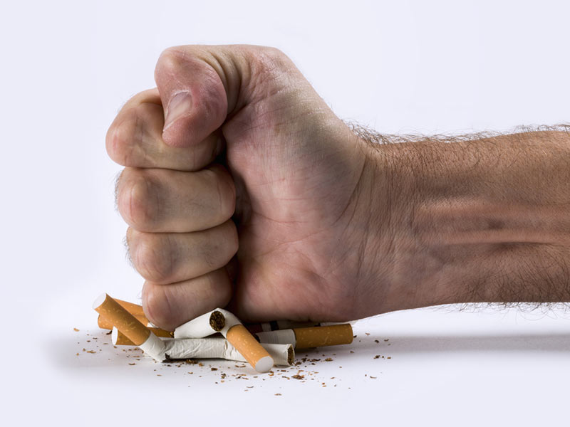 ¿Cómo prevenir las úlceras gástricas? - Fumar cigarrillo