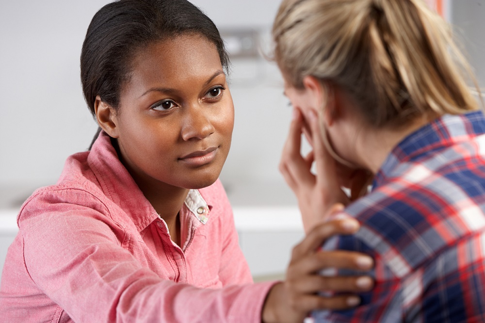 10 hábitos de 10 minutos que mejoran tu salud mental - 8. Ayuda a alguien