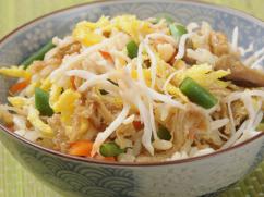 Ensalada de naranja, pollo y germinado de soya